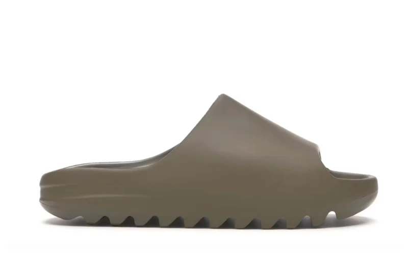 YEEZY SLIDES EARTH BROWN