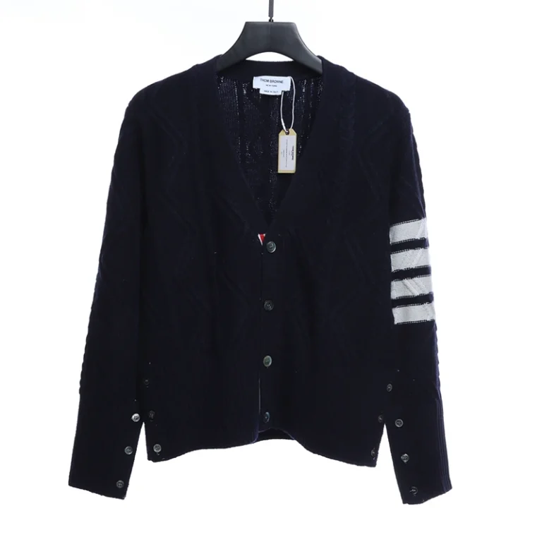 Coarse needle twist V-neck cardigan