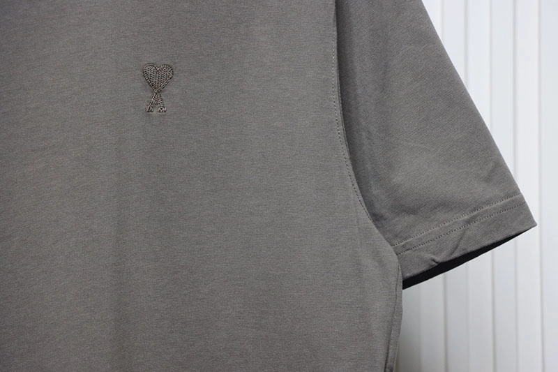 AMI 25SS Embroidered Heart T-Shirt