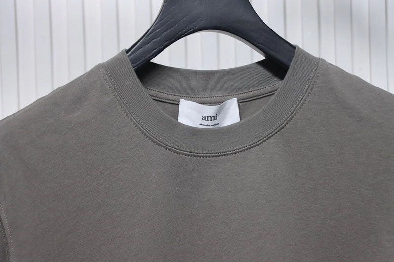 AMI 25SS Embroidered Heart T-Shirt