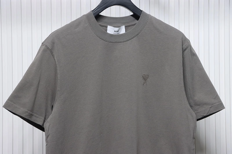 AMI 25SS Embroidered Heart T-Shirt