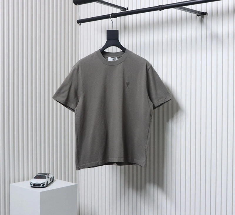 AMI 25SS Embroidered Heart T-Shirt