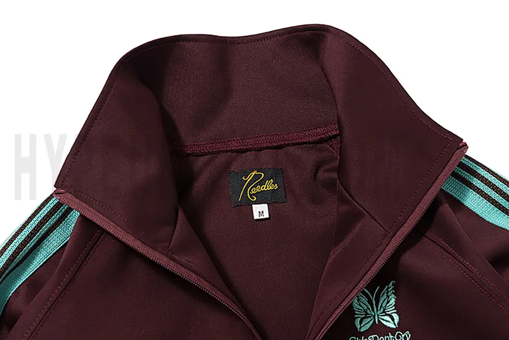 Close-up of the jacket’s neckline wash tag.
