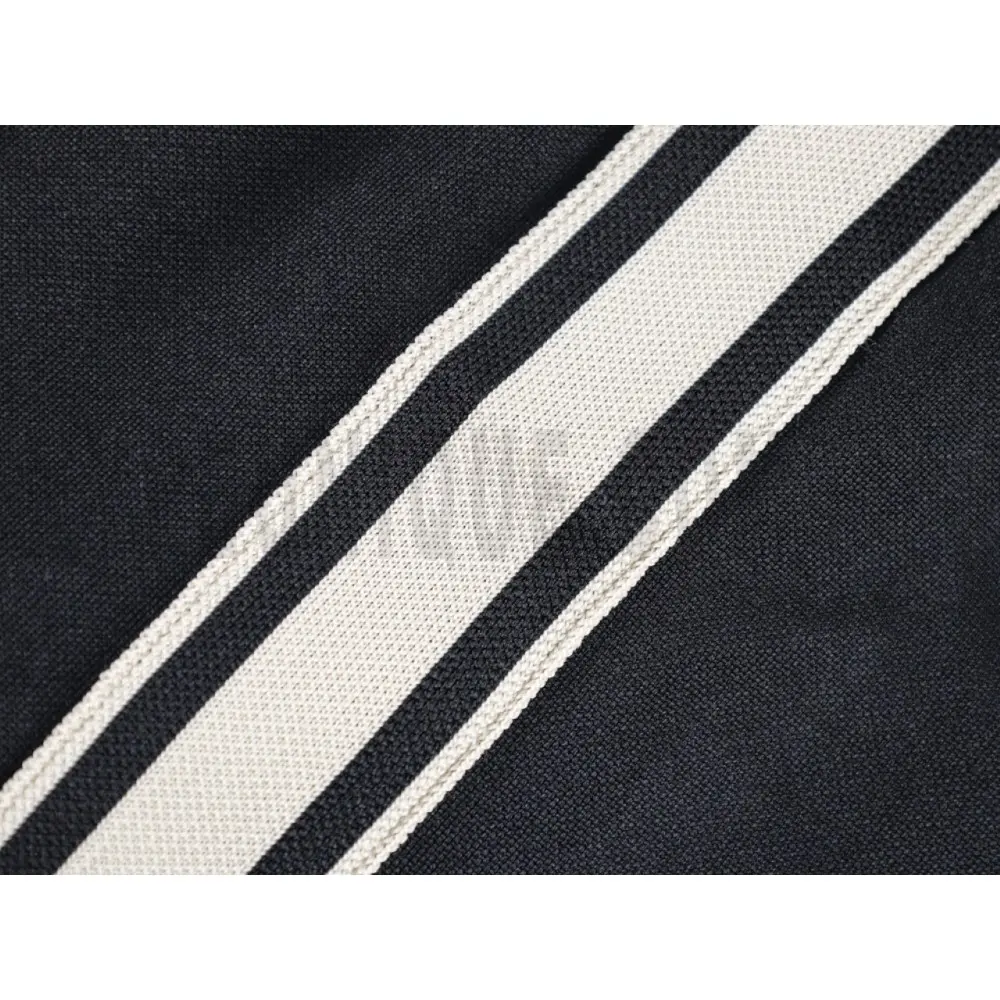 Precision-cut with wrinkle-resistant soft fabric.