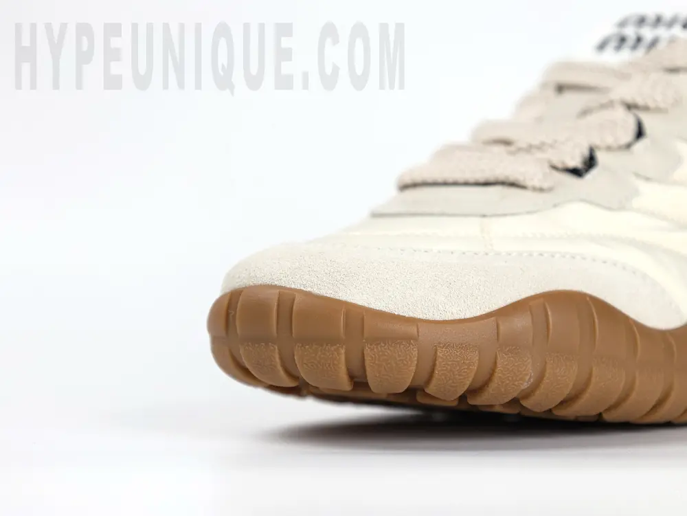 the beige toe