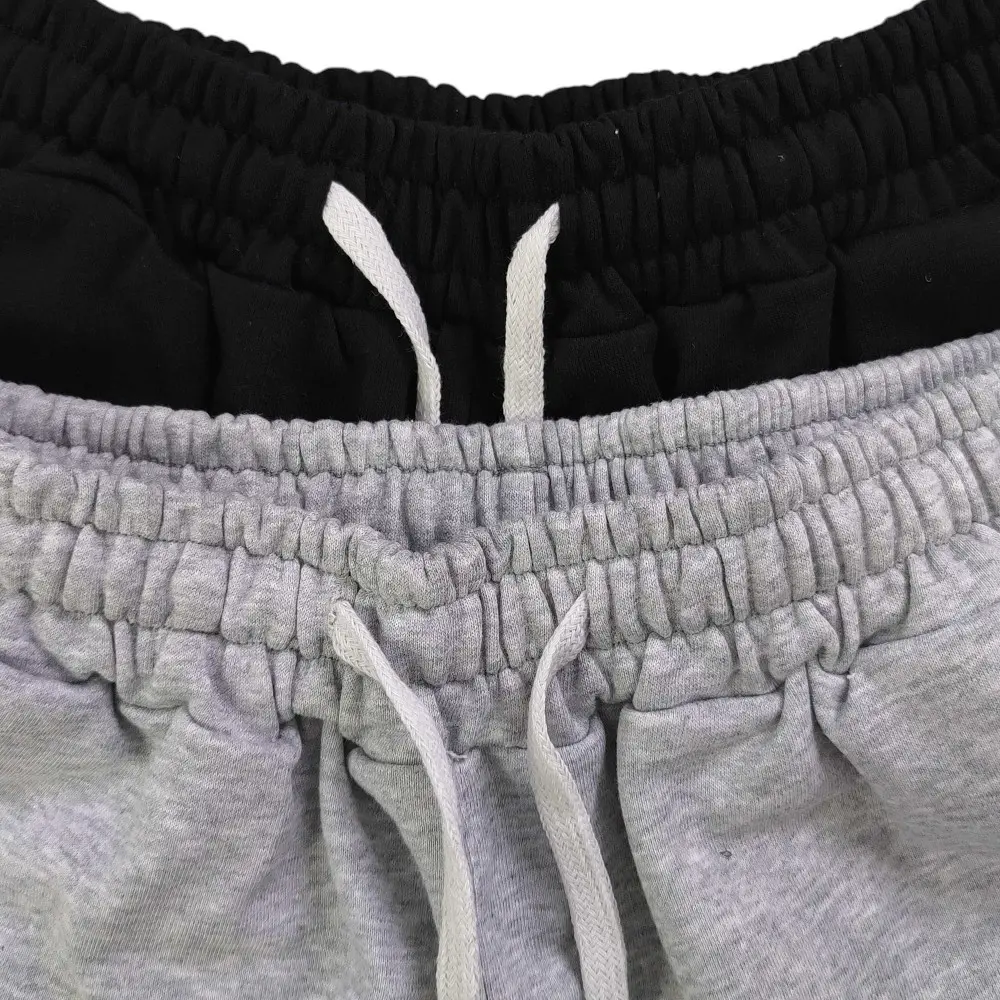 Elastic waistband detail image of the pants