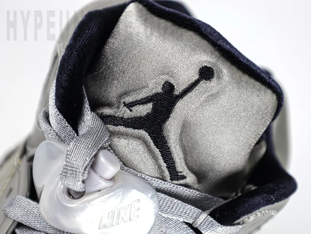 the shoe tongue