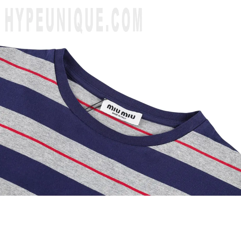 Close-up of the collar detail