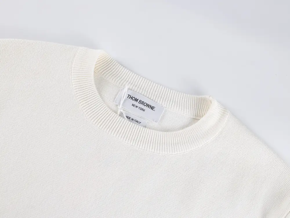 Neckline