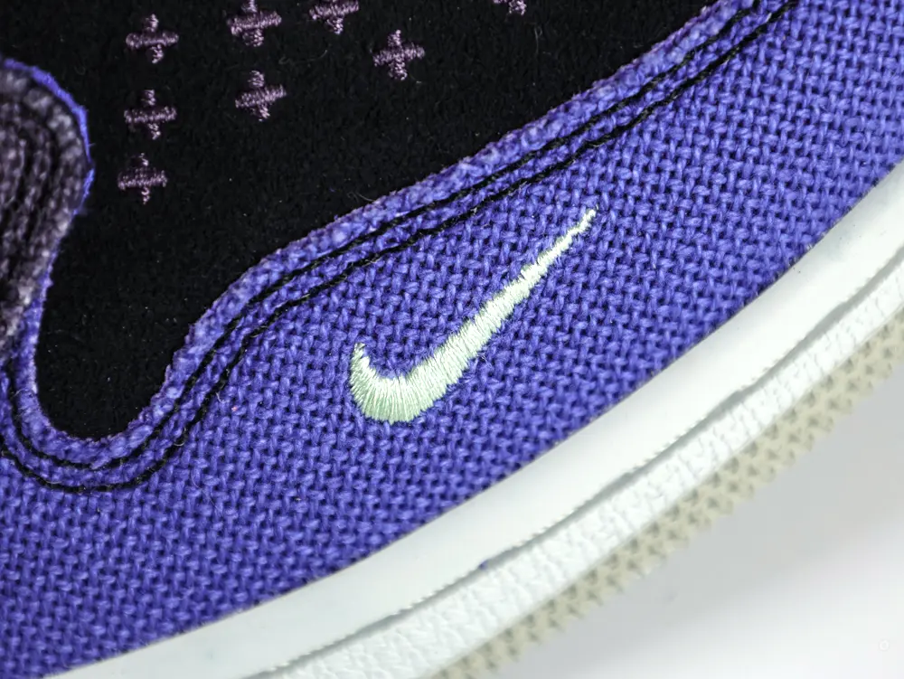 the logo in the toe left side