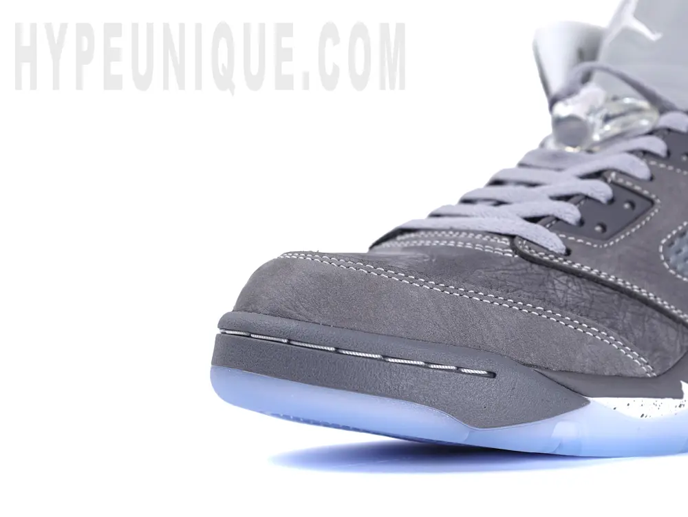 Grey mudguard of the Jordan 5 ‘Wolf Grey’, highlighting the grey suede material.