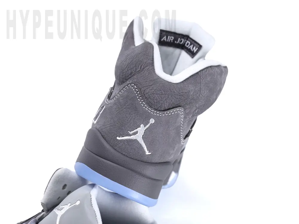 Rear view of the Jordan 5 ‘Wolf Grey’, featuring a grey suede heel and a white Jumpman logo.