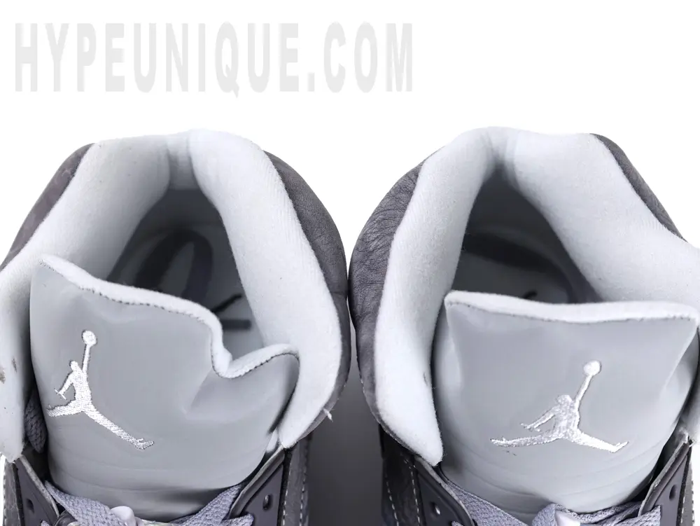 Jordan 5 ‘Wolf Grey’ light grey collar