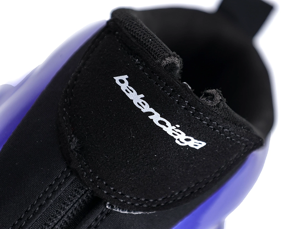 Black shoe tongue