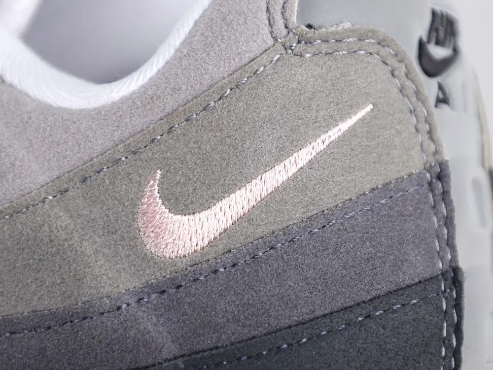 Air Max 95 OG Big Bubble Pink Foam - Image 12