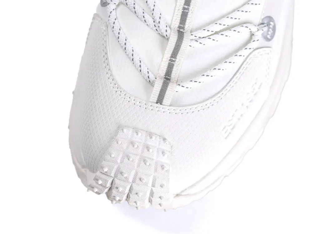 White shoe toe top