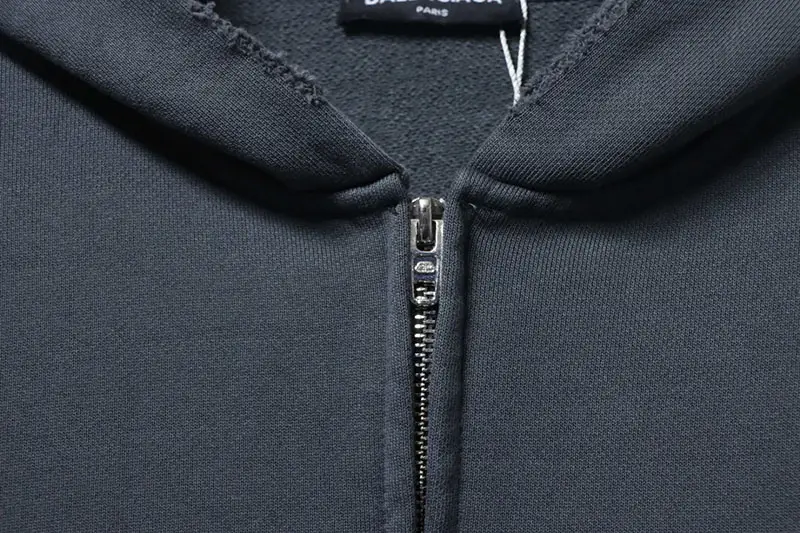 Neckline