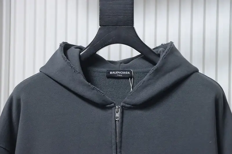 Neckline