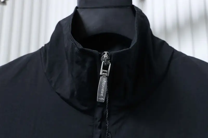 Neckline