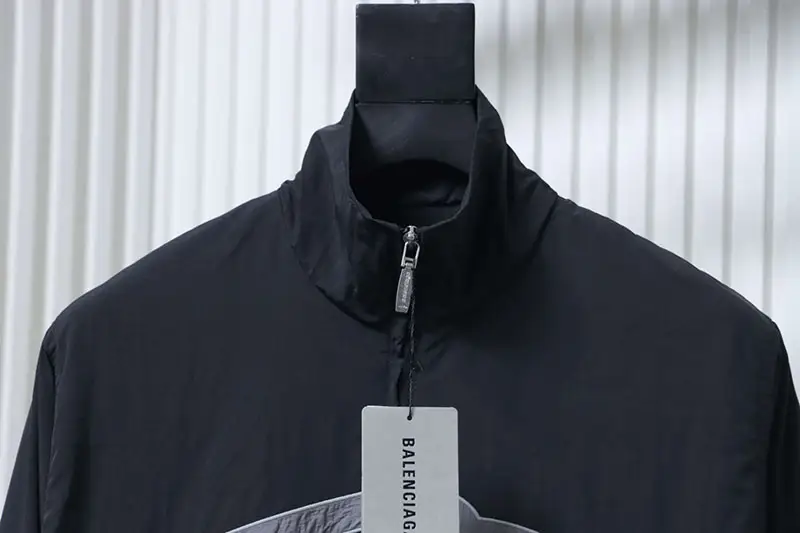 Neckline