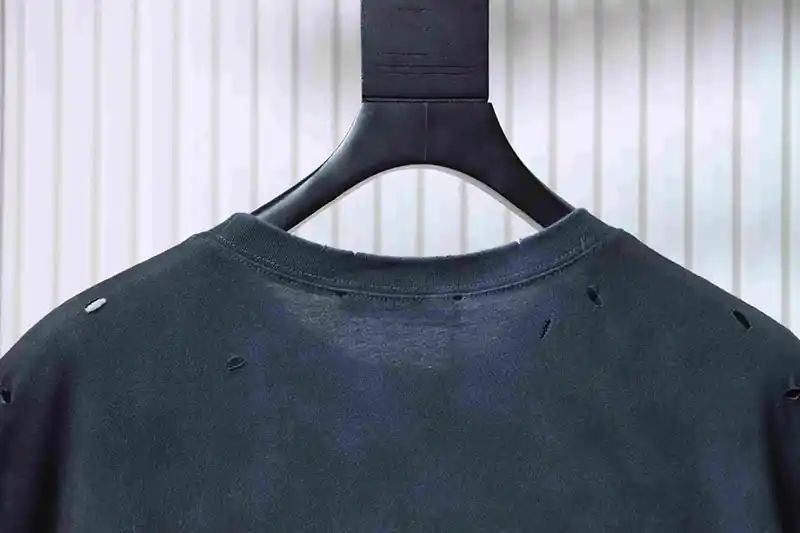 Neckline