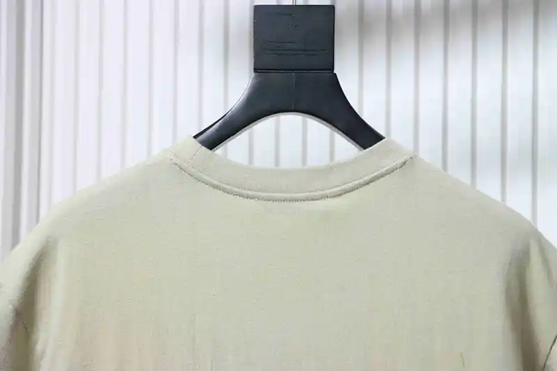 Neckline