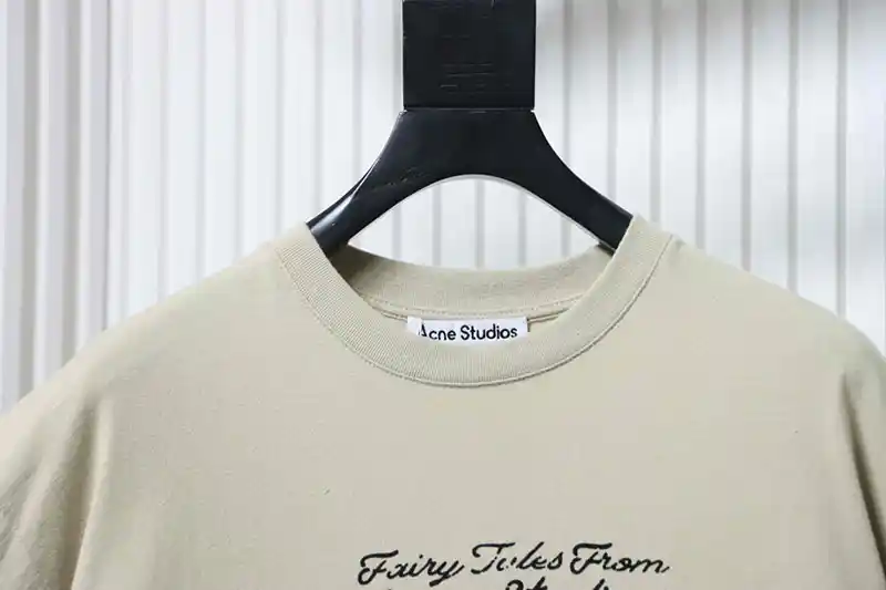Neckline