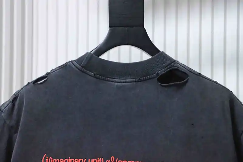 Neckline