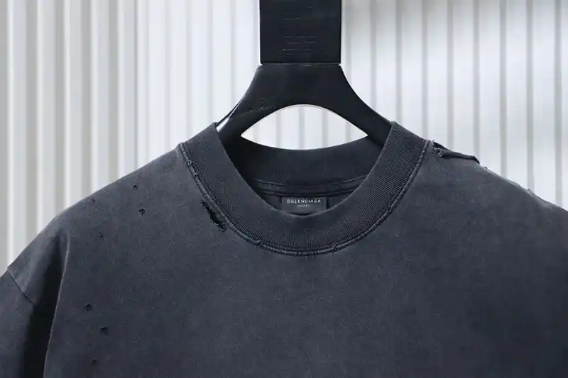 Neckline
