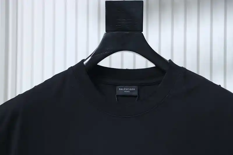 Neckline
