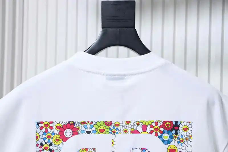 Neckline