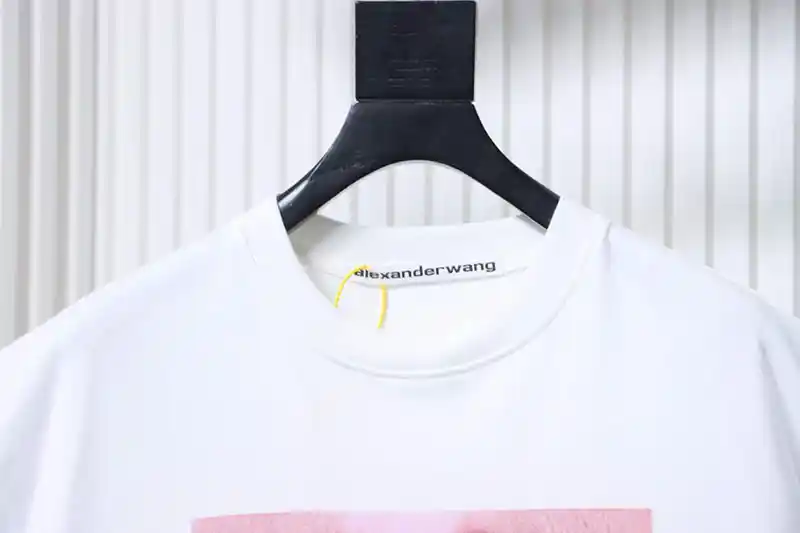 Neckline