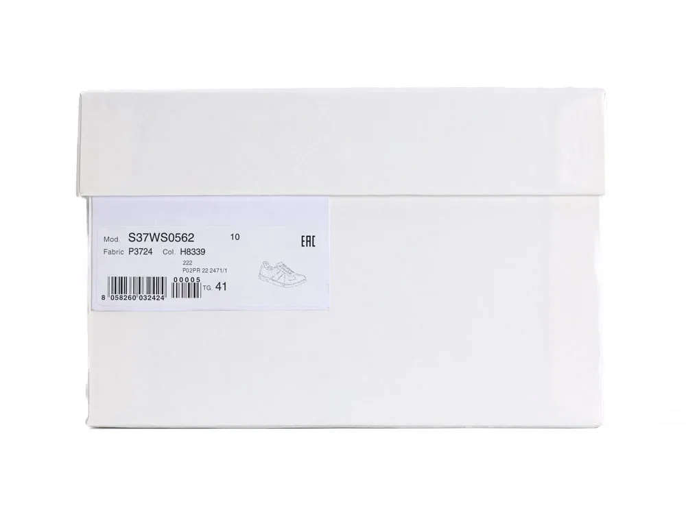 White cardboard shoe box with model and fabric details on a label.