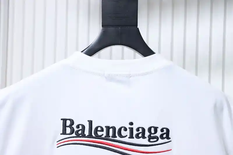Neckline