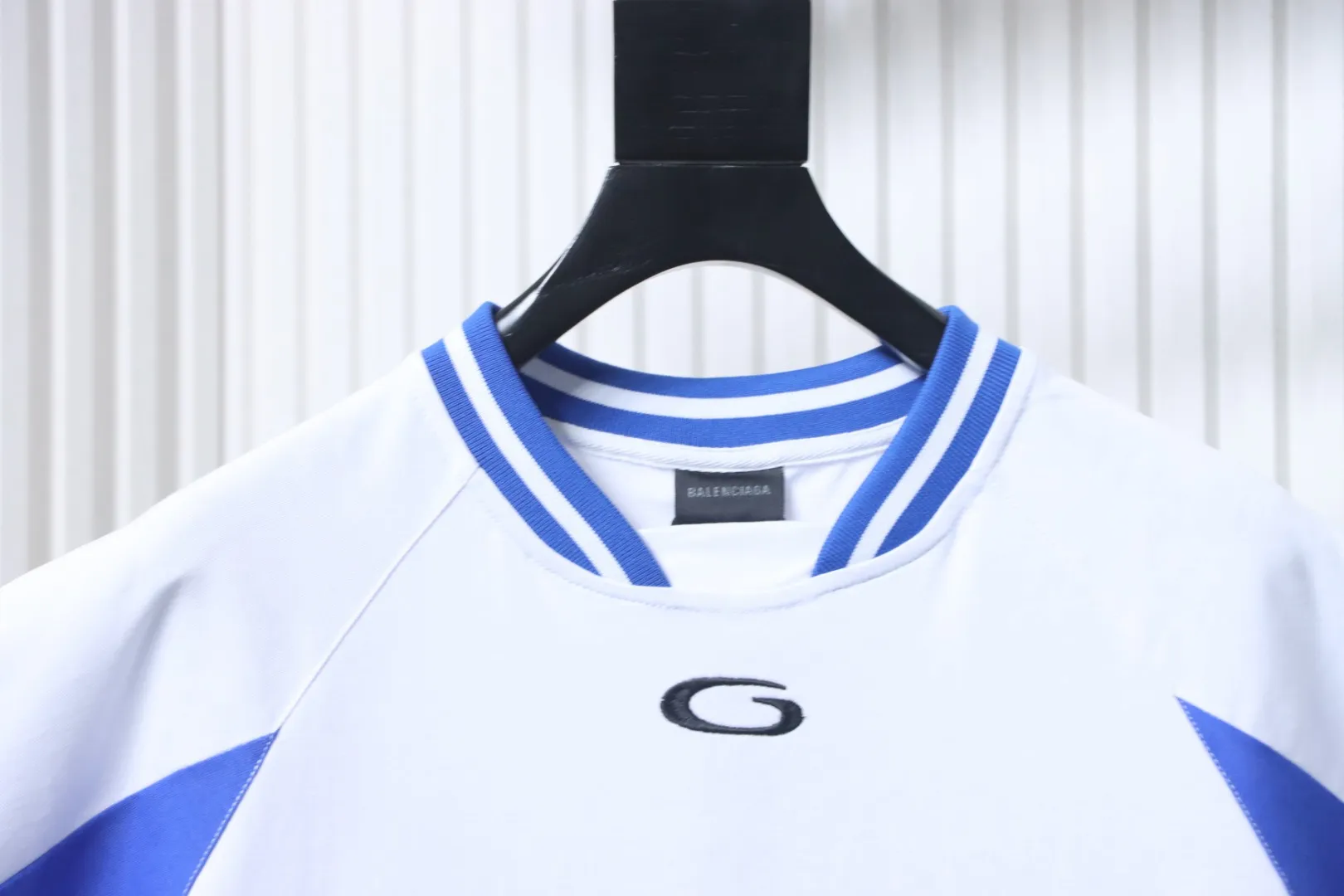 Front neckline