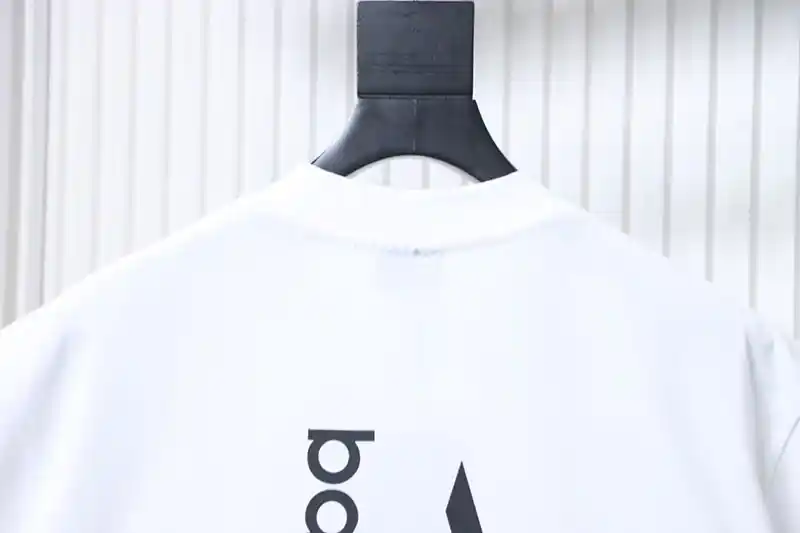 Neckline