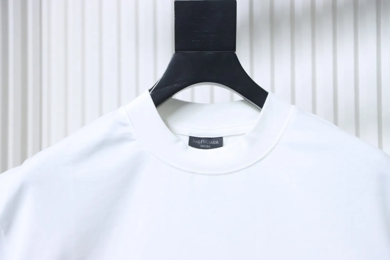 Neckline