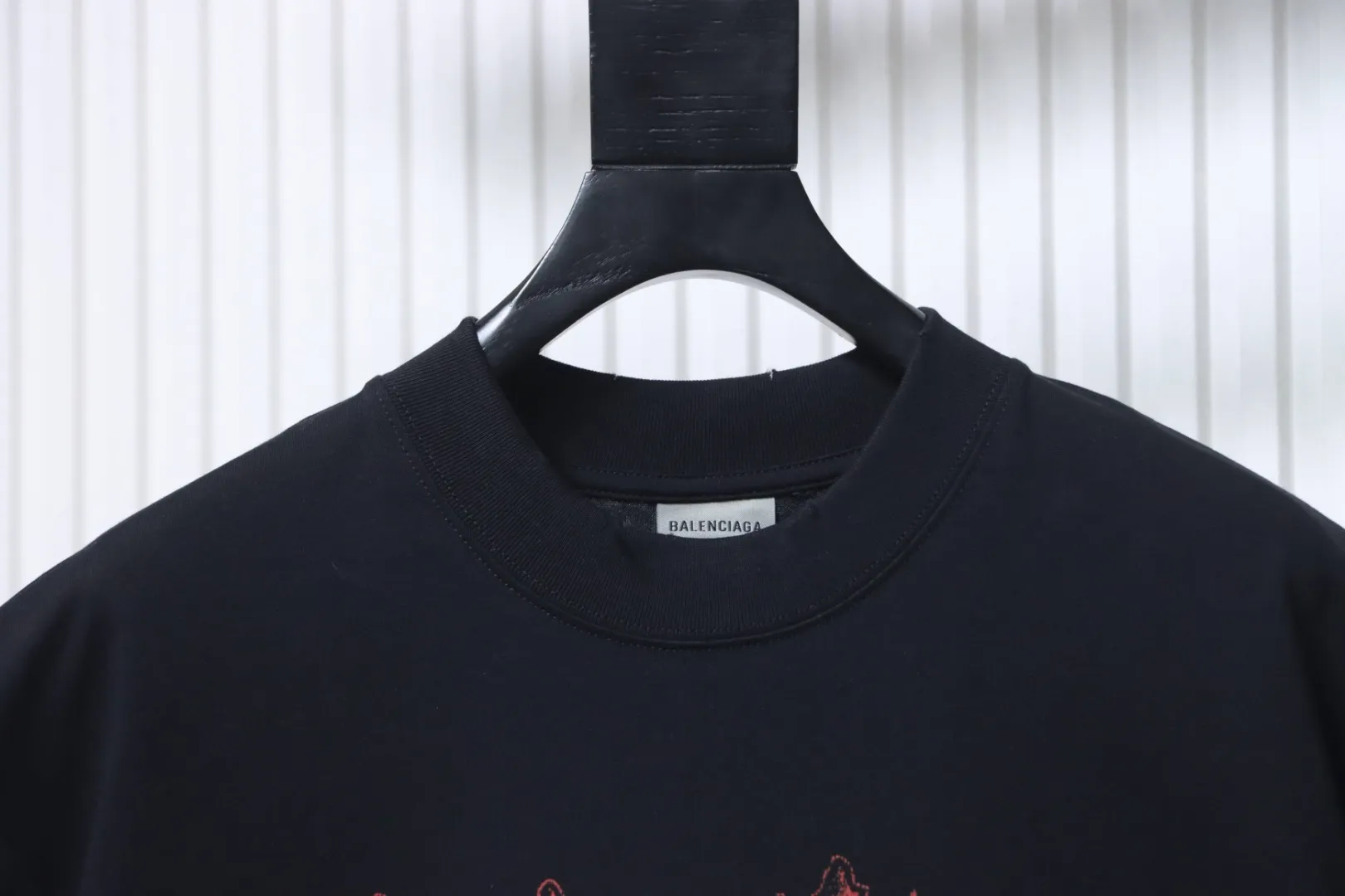 Neckline