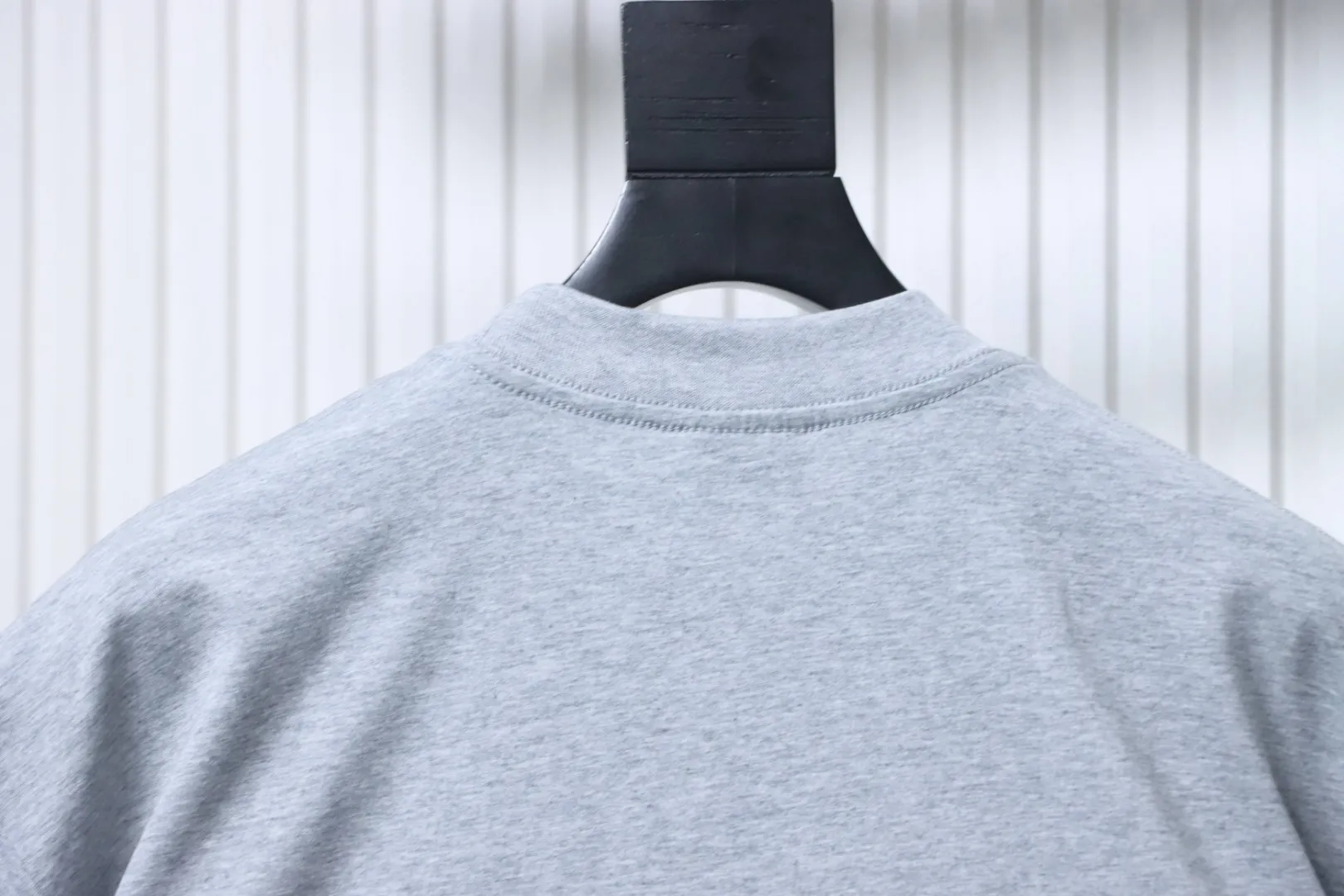 Neckline