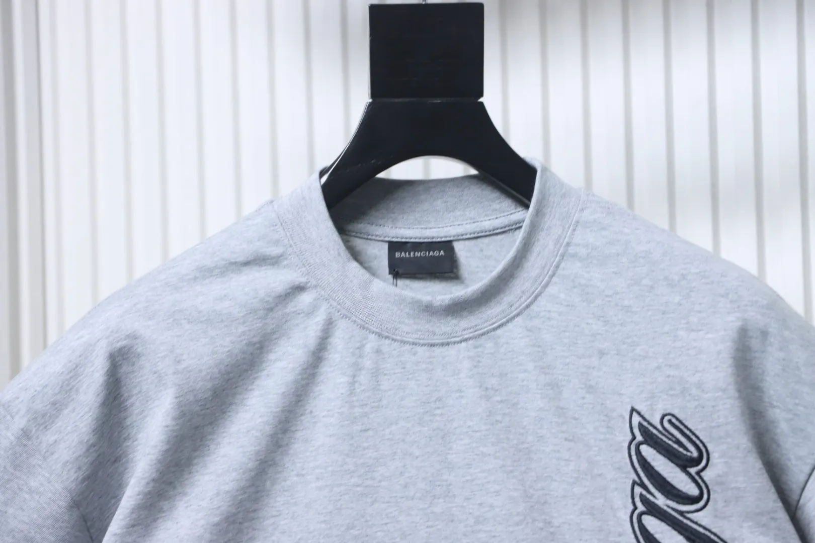 Neckline
