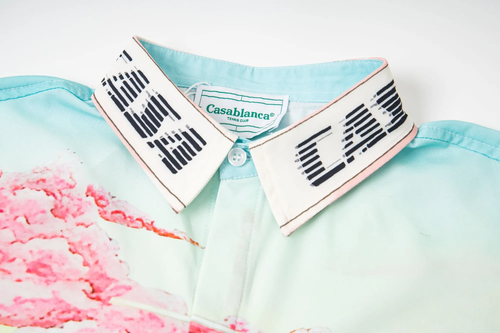 Neckline
