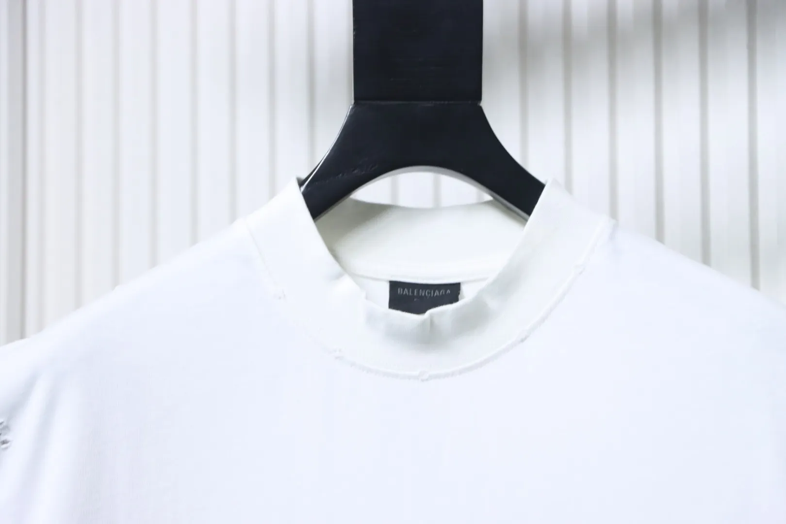 Neckline