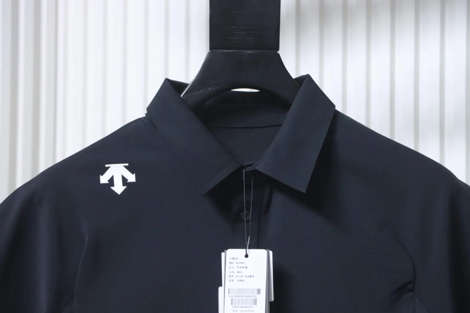 Neckline