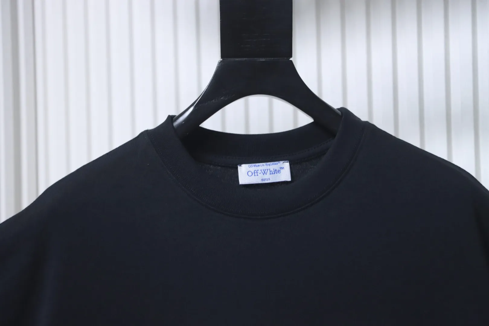Neckline