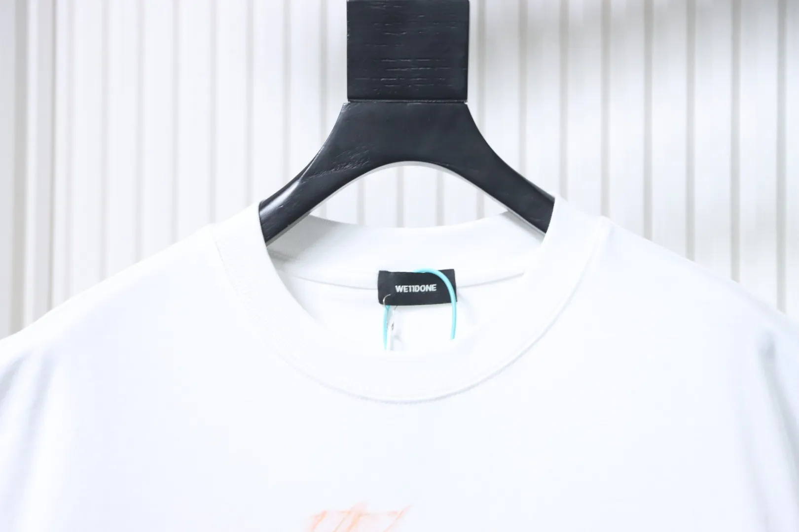 Neckline