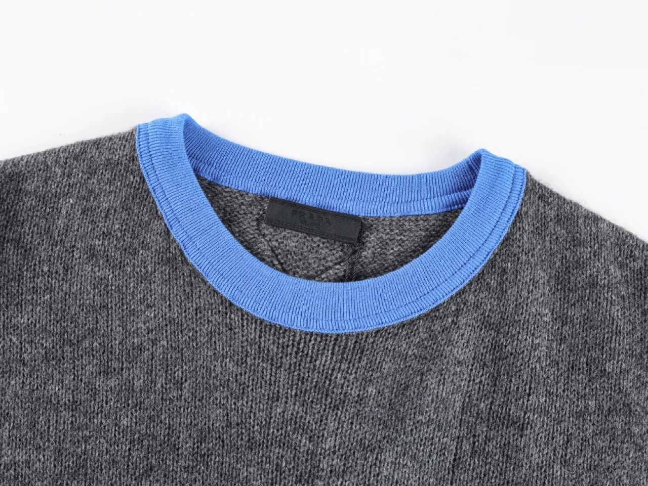 Neckline
