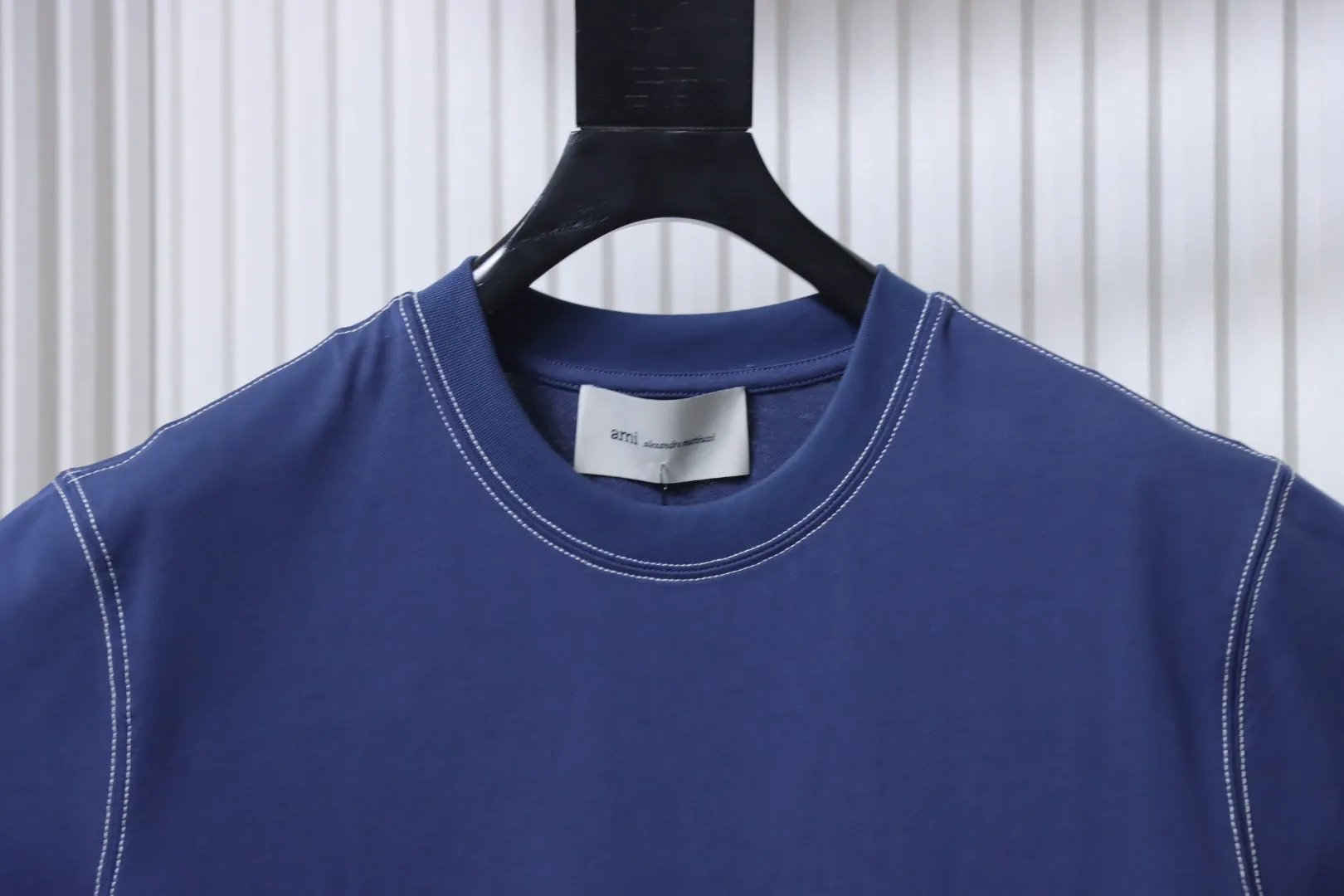 Neckline
