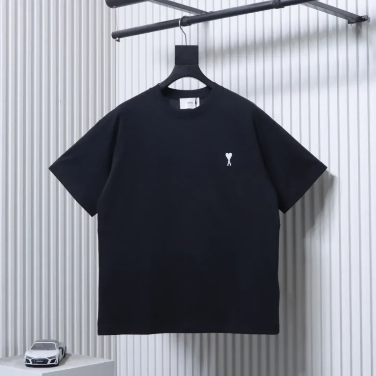 Ami Heart Silicone Letter T-Shirt Color Black