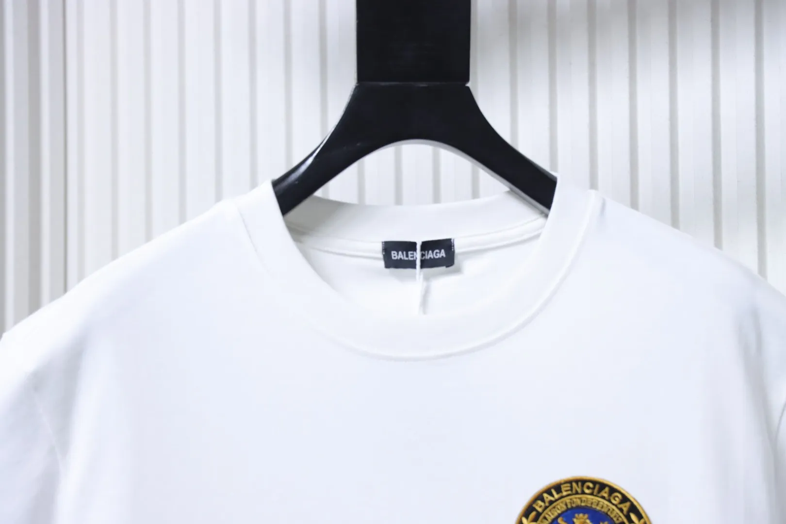 Neckline