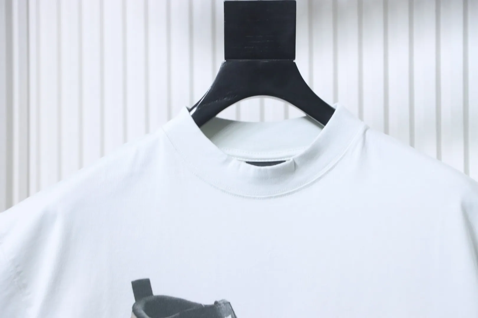 Neckline